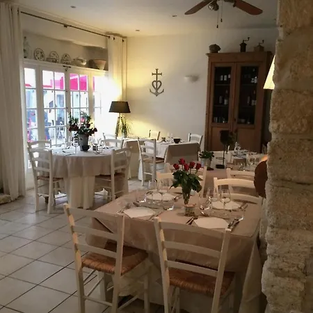 Restaurant Le Provencal فندق لو غراو دو روا