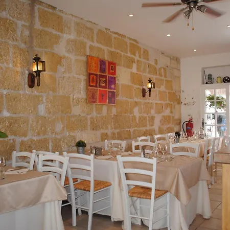 فندق Restaurant Le Provencal لو غراو دو روا
